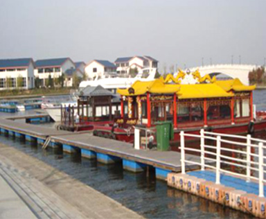 2013年，青岛奥帆中心码头浮桥项目